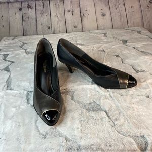 Hush Puppies! Comfort woman’s heel in size 6.5